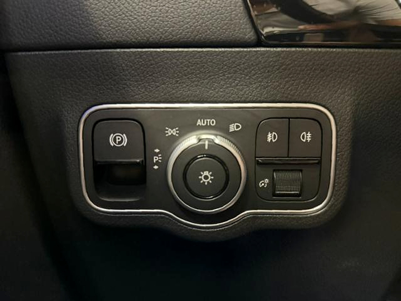 Certified 2025 Mercedes-Benz GLA 250 image 21