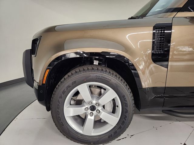 New 2026 Land Rover Defender 110 X-Dynamic SE image 11