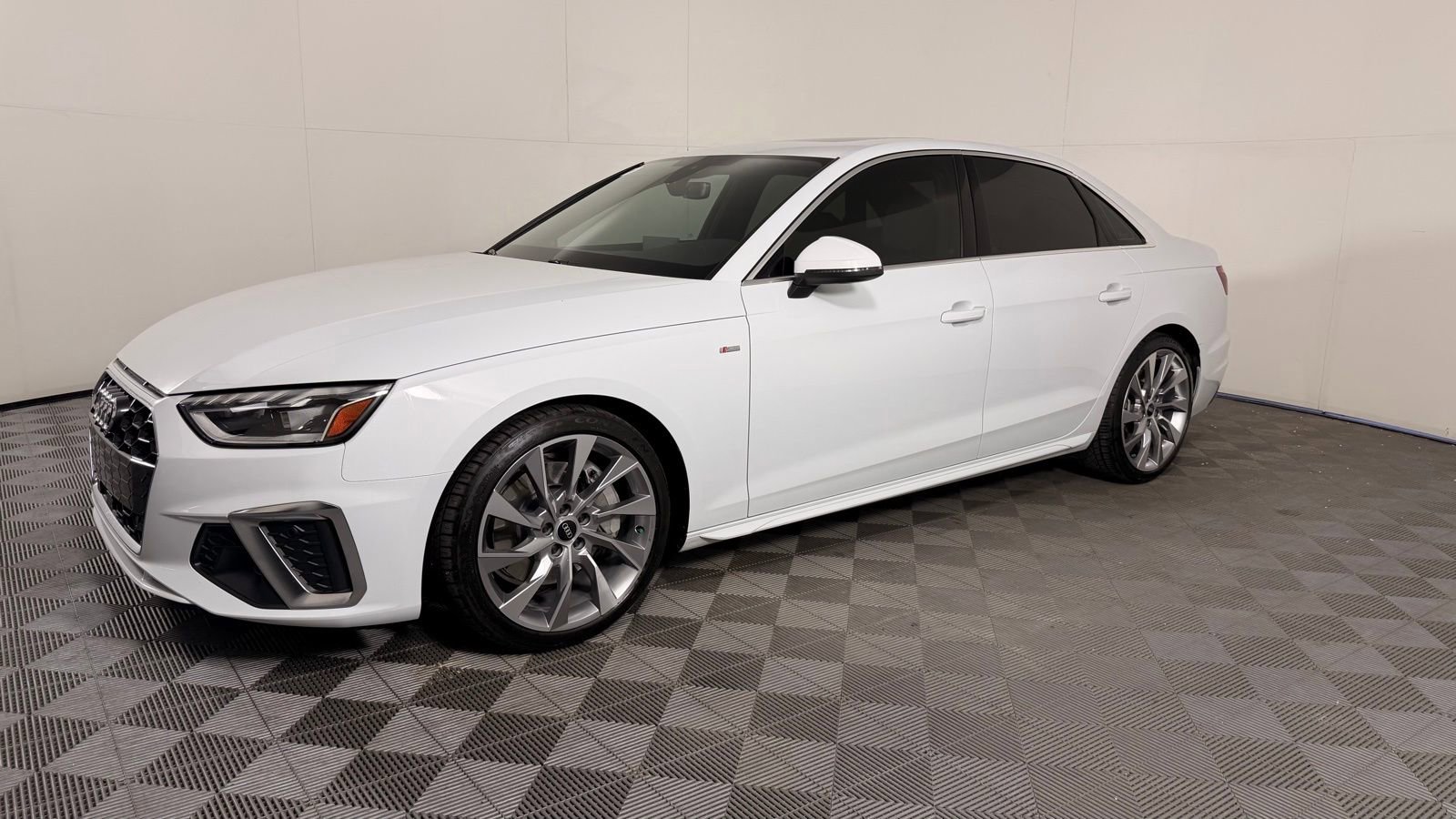 Used 2021 Audi A4 2.0T Premium Plus w/ Premium Plus Package image 4