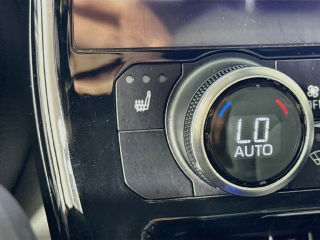Used 2023 Toyota Highlander XLE FWD image 19