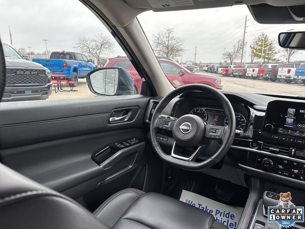 Used 2025 Nissan Pathfinder SL FWD image 53