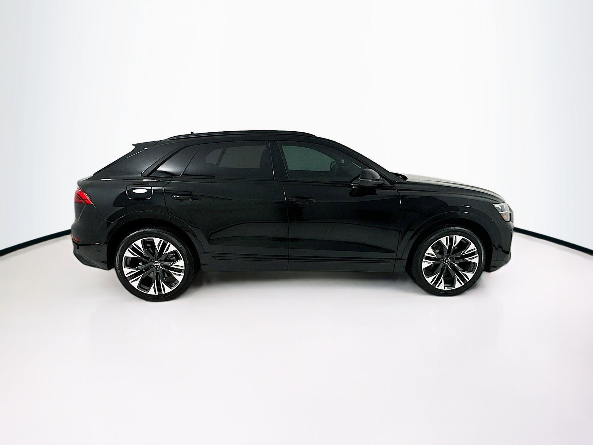 Used 2025 Audi Q8 Premium Plus image 9