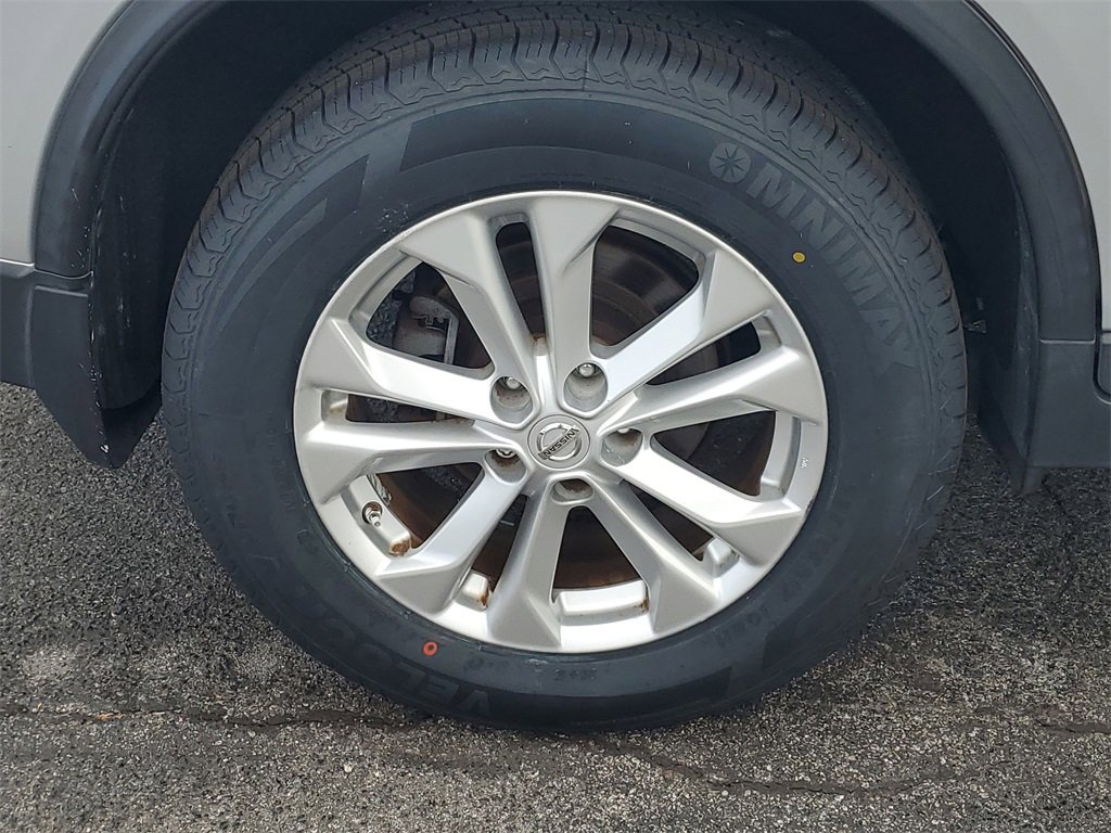 Used 2015 Nissan Rogue SV image 8