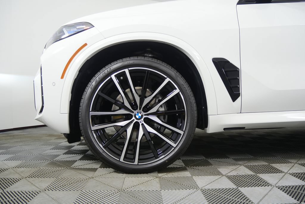 Used 2026 BMW X5 sDrive40i w/ M Sport Package RWD image 2
