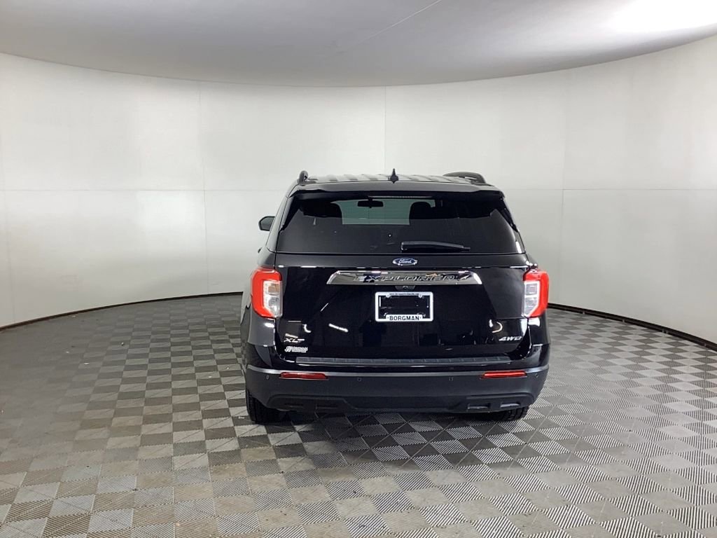 Used 2023 Ford Explorer XLT image 3