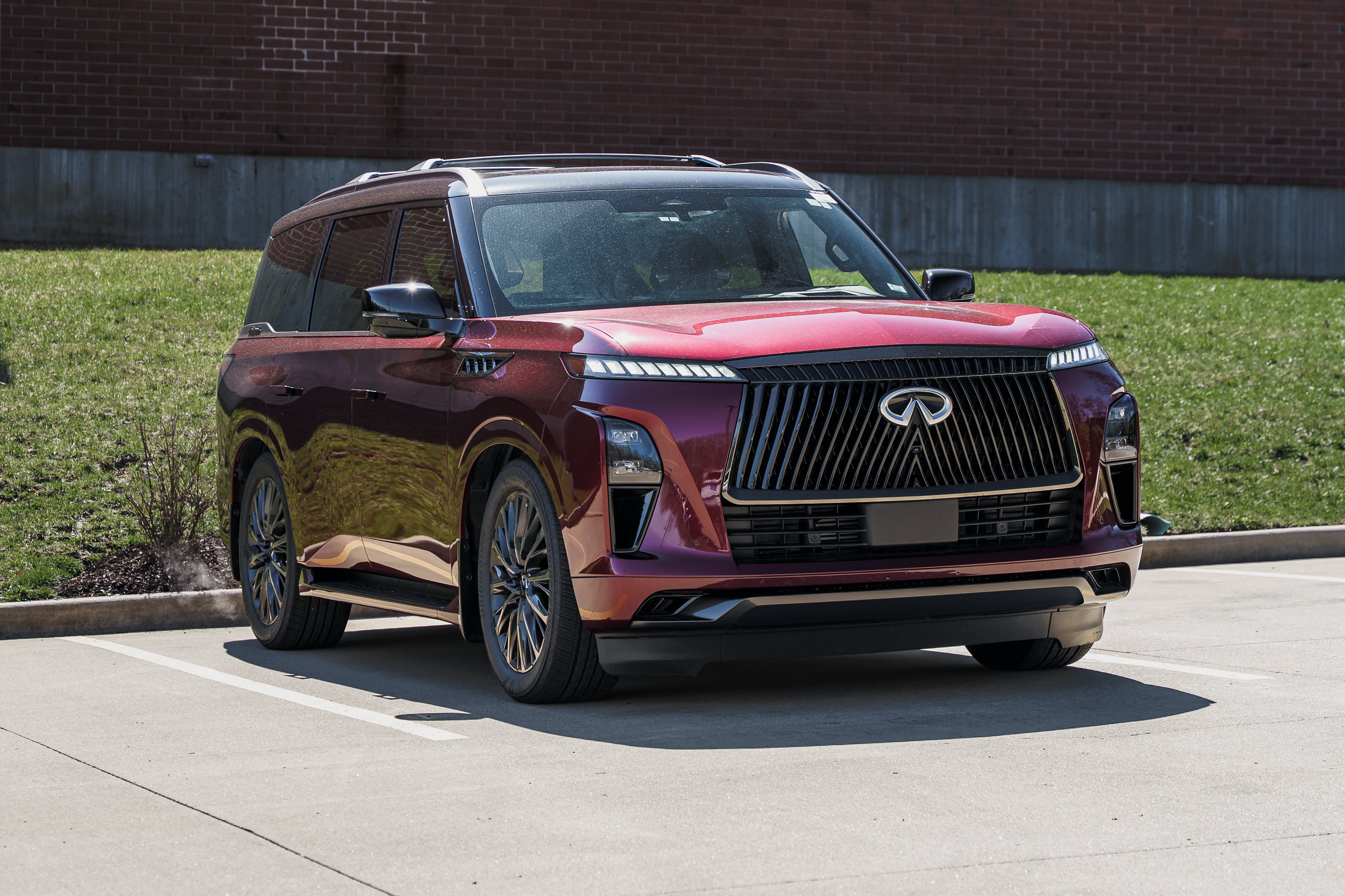 Used 2025 INFINITI QX80 Autograph w/ Autograph Exterior Package AWD/4WD image 2