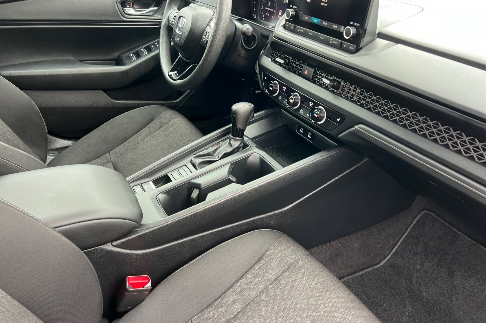 Used 2025 Honda Accord SE image 15