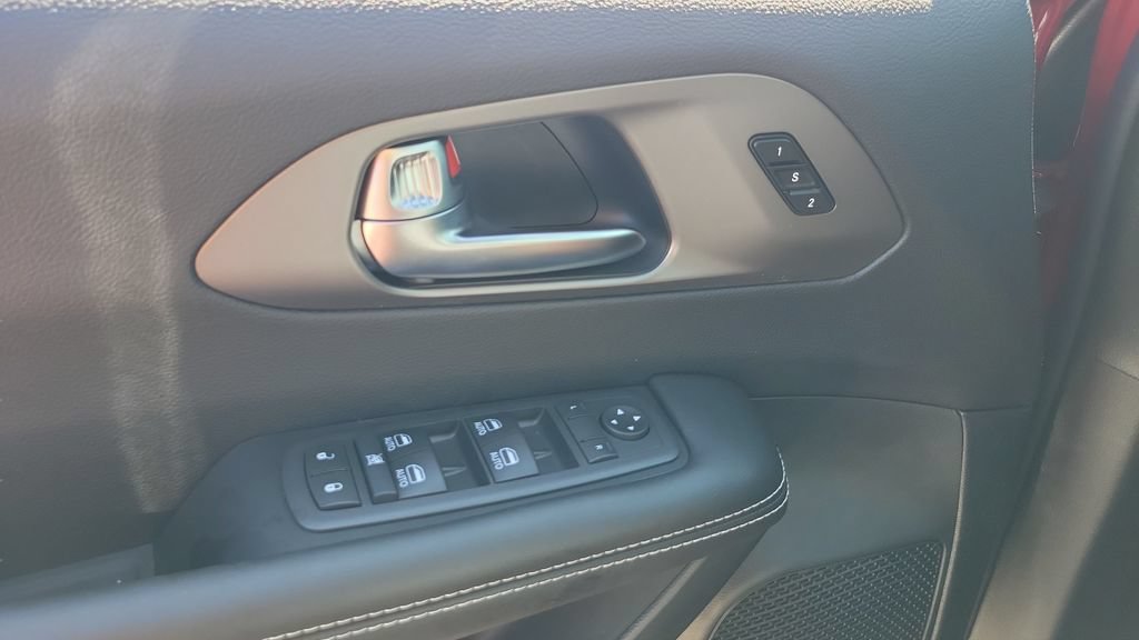 New 2027 Chrysler Pacifica Select AWD/4WD image 18