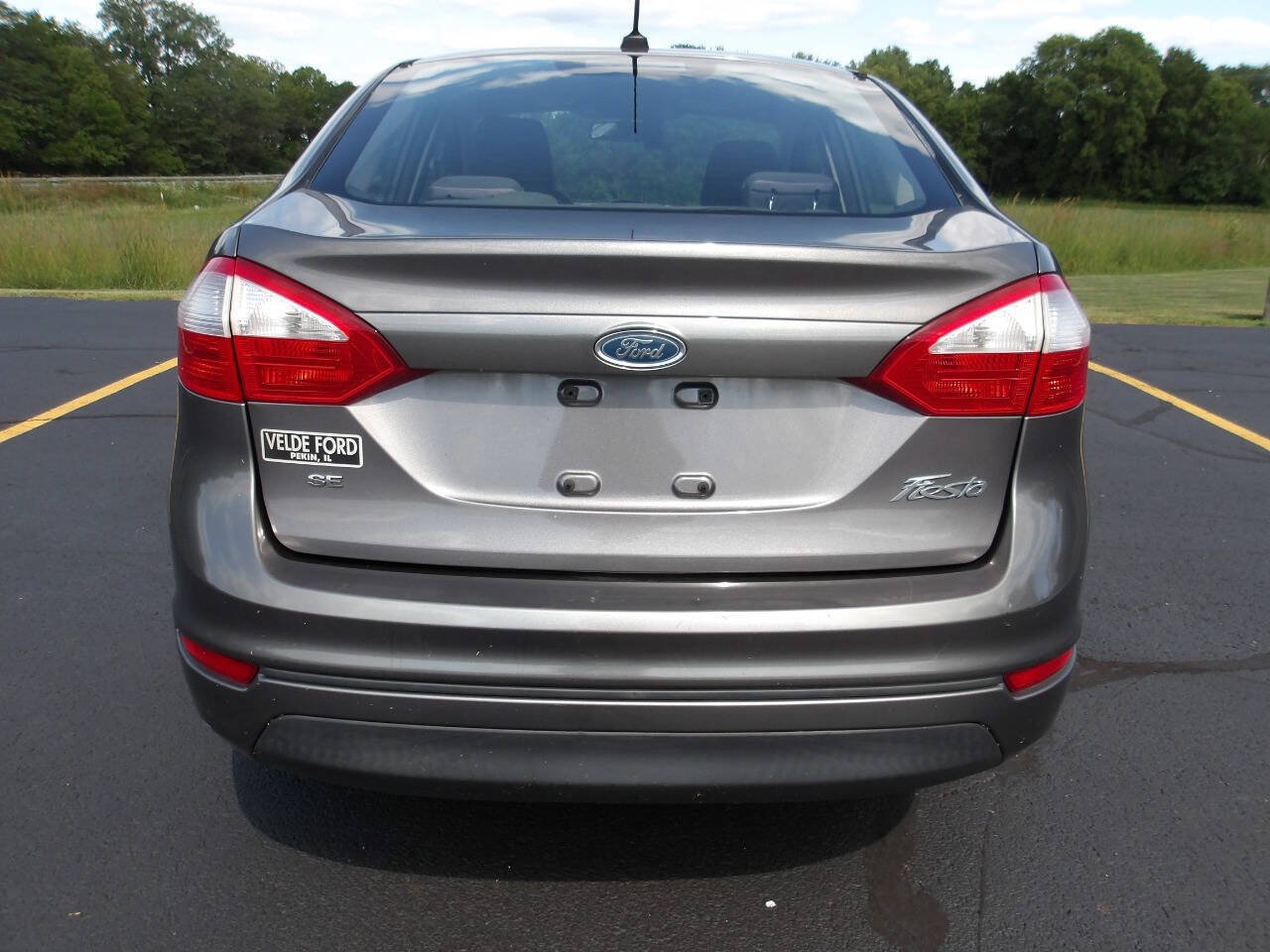 Used 2014 Ford Fiesta SE FWD image 3
