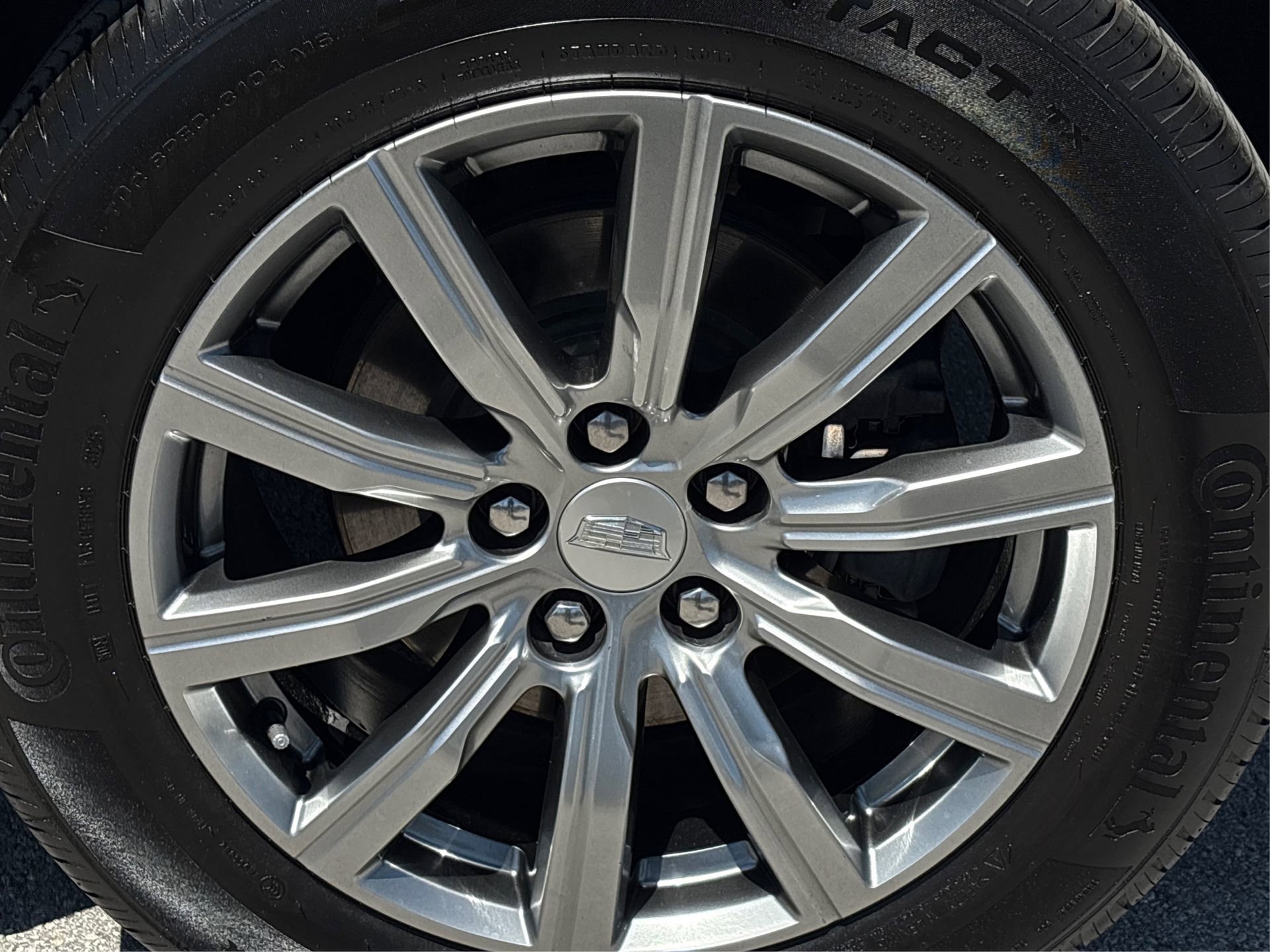 Used 2021 Cadillac XT4 Premium Luxury w/ Driver Awareness Package image 15