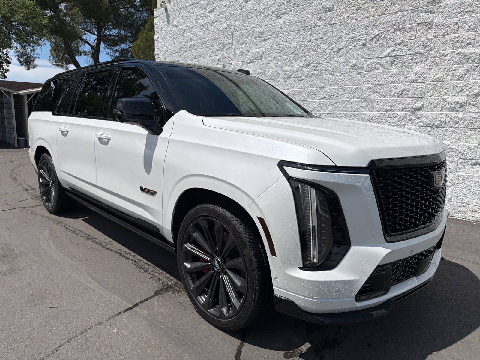 Used 2025 Cadillac Escalade ESV V