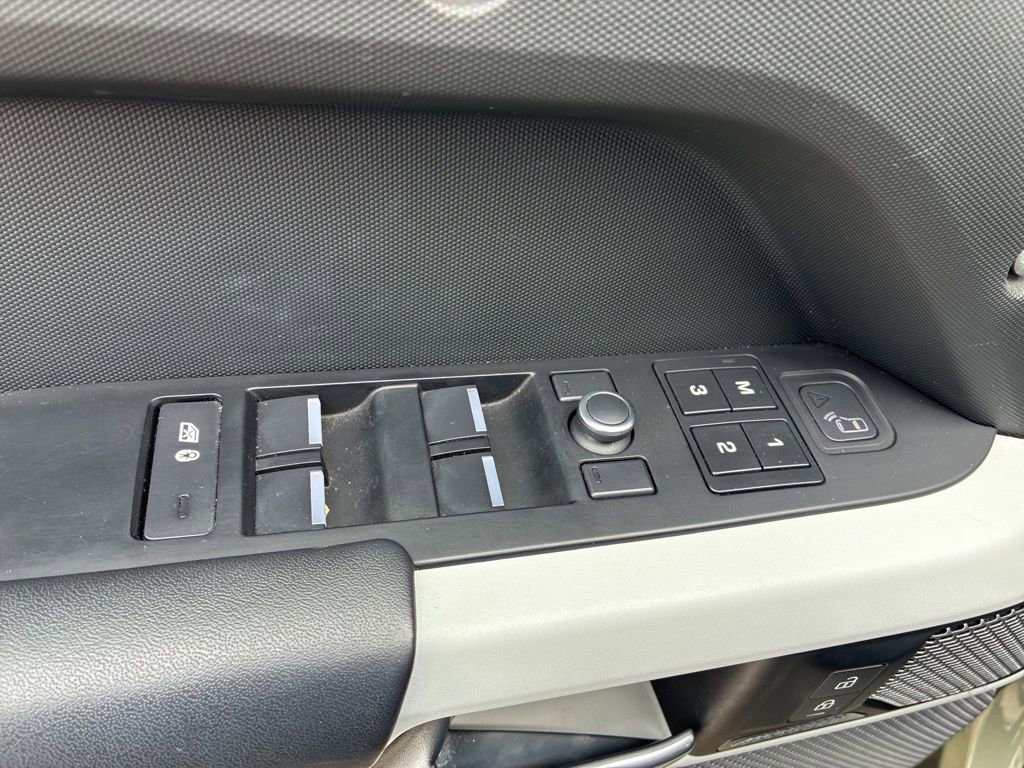 Used 2020 Land Rover Defender 110 HSE AWD/4WD image 8