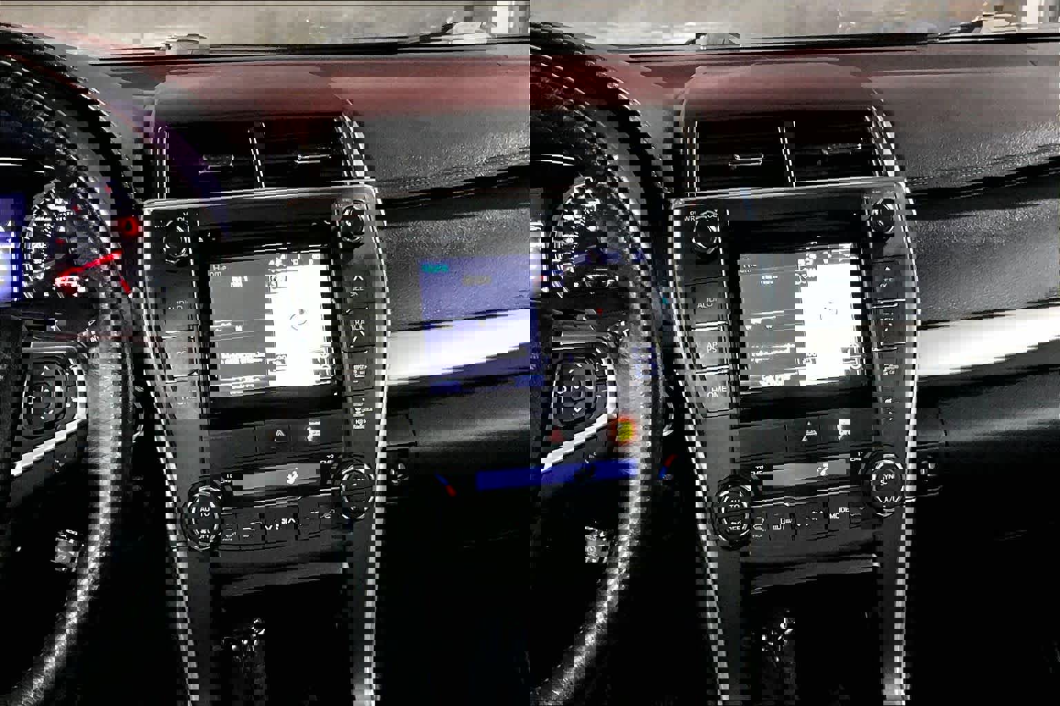 Used 2015 Toyota Camry XSE image 6