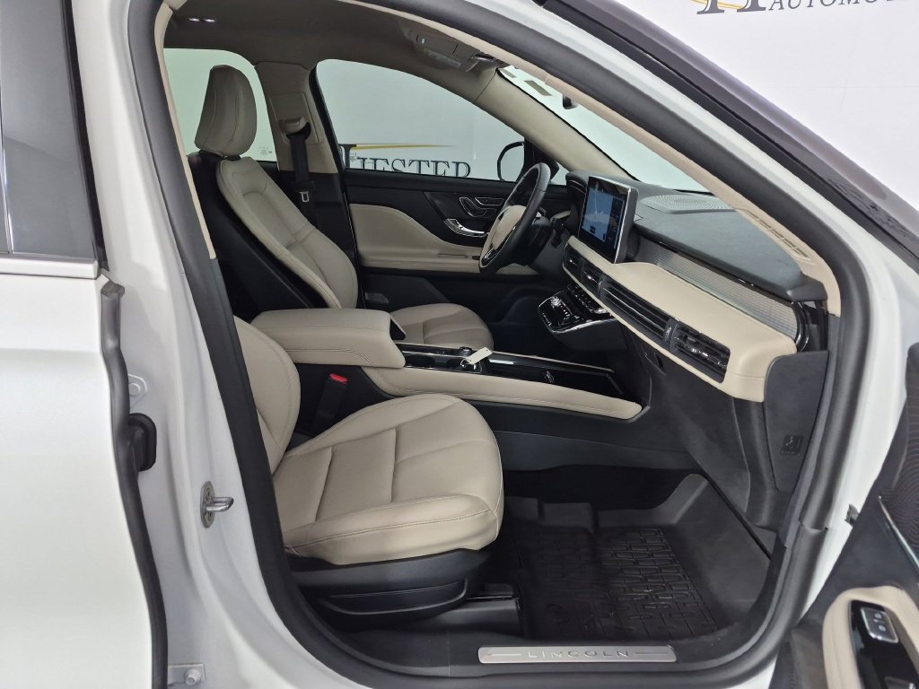 Used 2025 Lincoln Corsair FWD image 35
