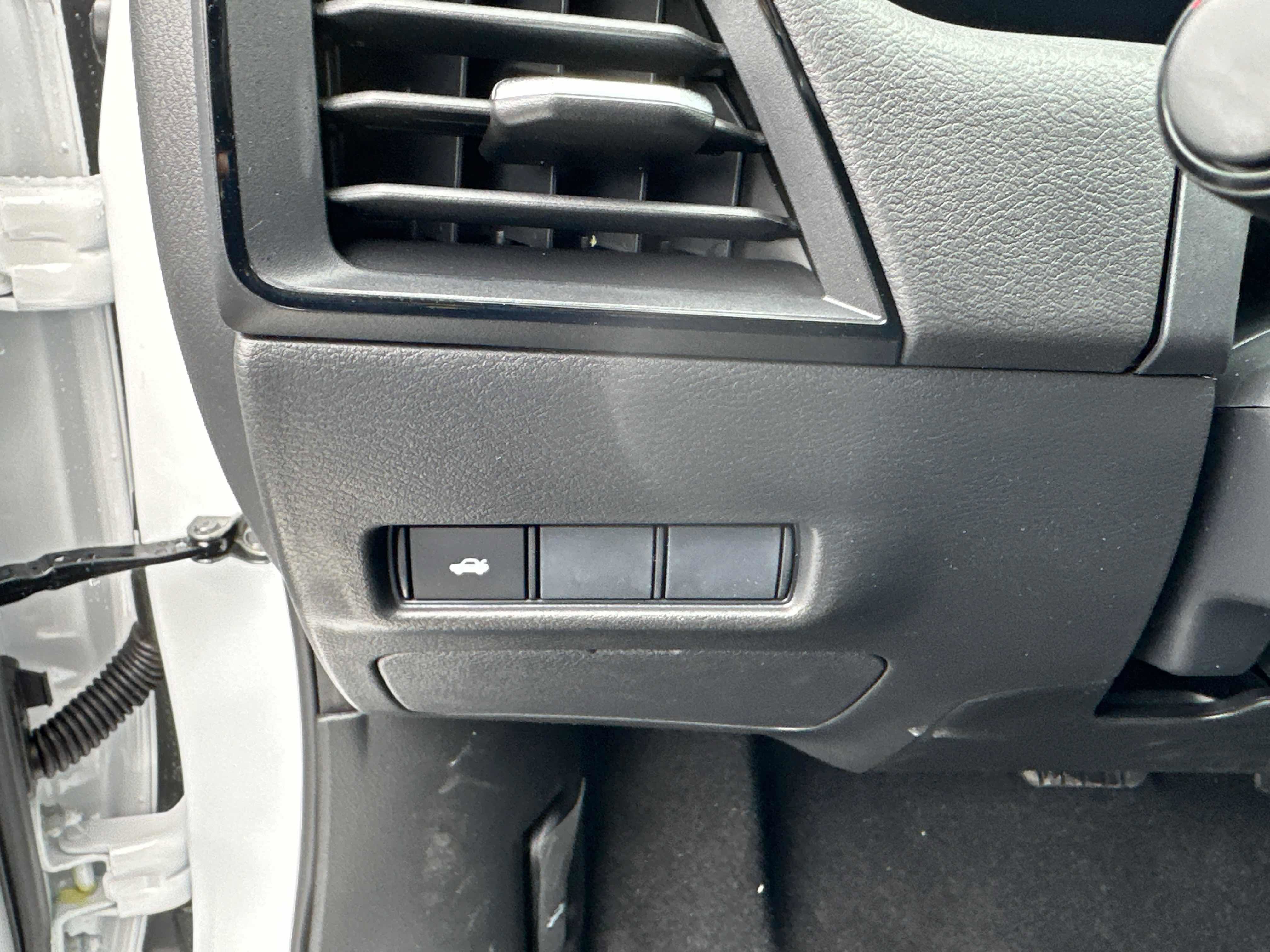 New 2026 Nissan Sentra SR w/ Floor Mat Package FWD image 20