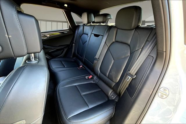 Used 2025 Porsche Macan AWD/4WD image 21