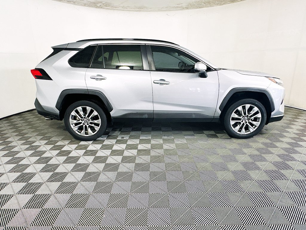 Used 2022 Toyota RAV4 XLE Premium AWD/4WD image 2