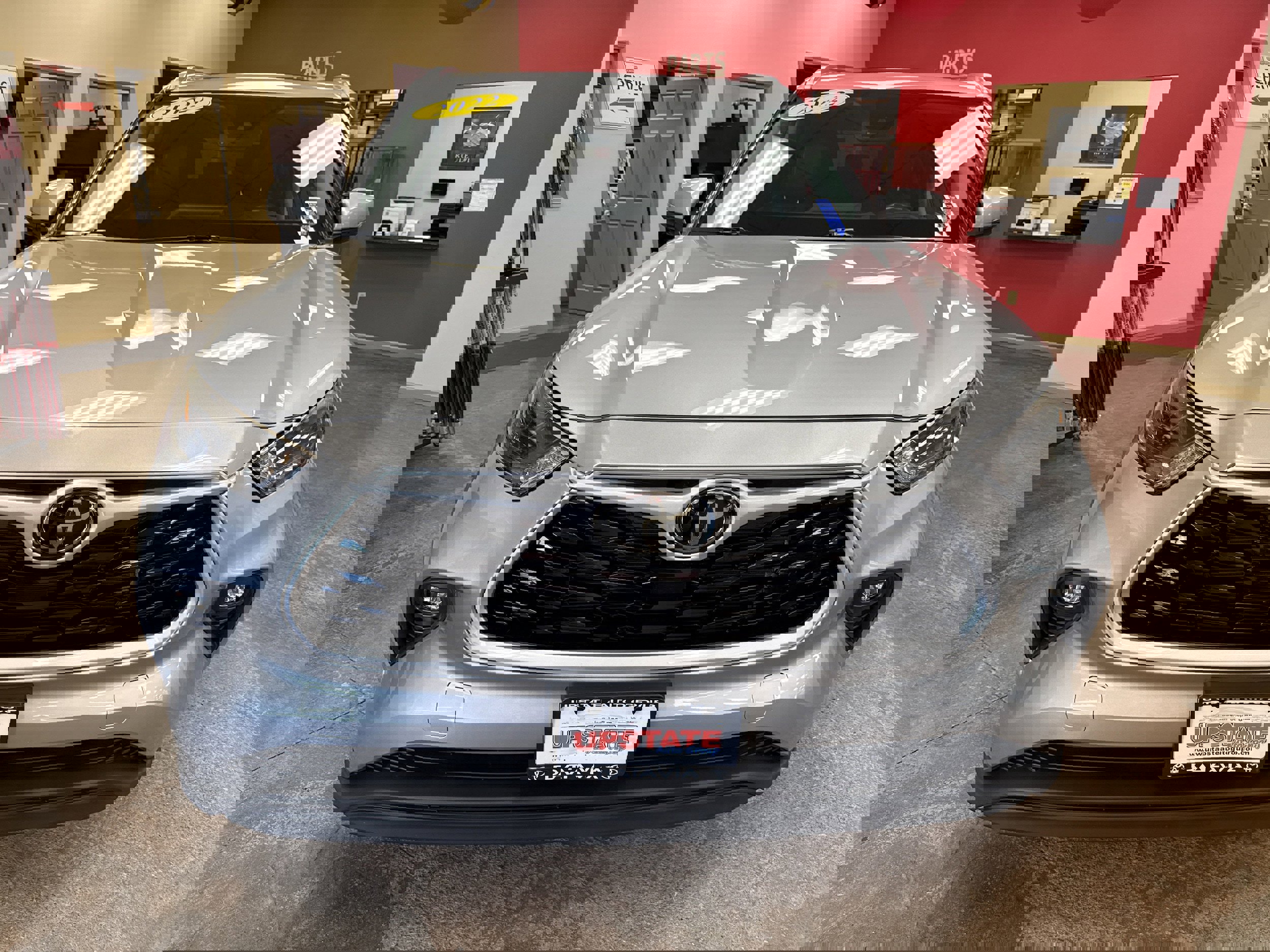 Used 2022 Toyota Highlander XLE image 2