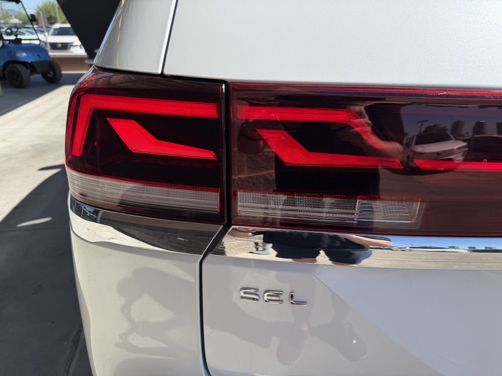 Used 2024 Volkswagen Atlas SEL Premium R-Line AWD/4WD image 14