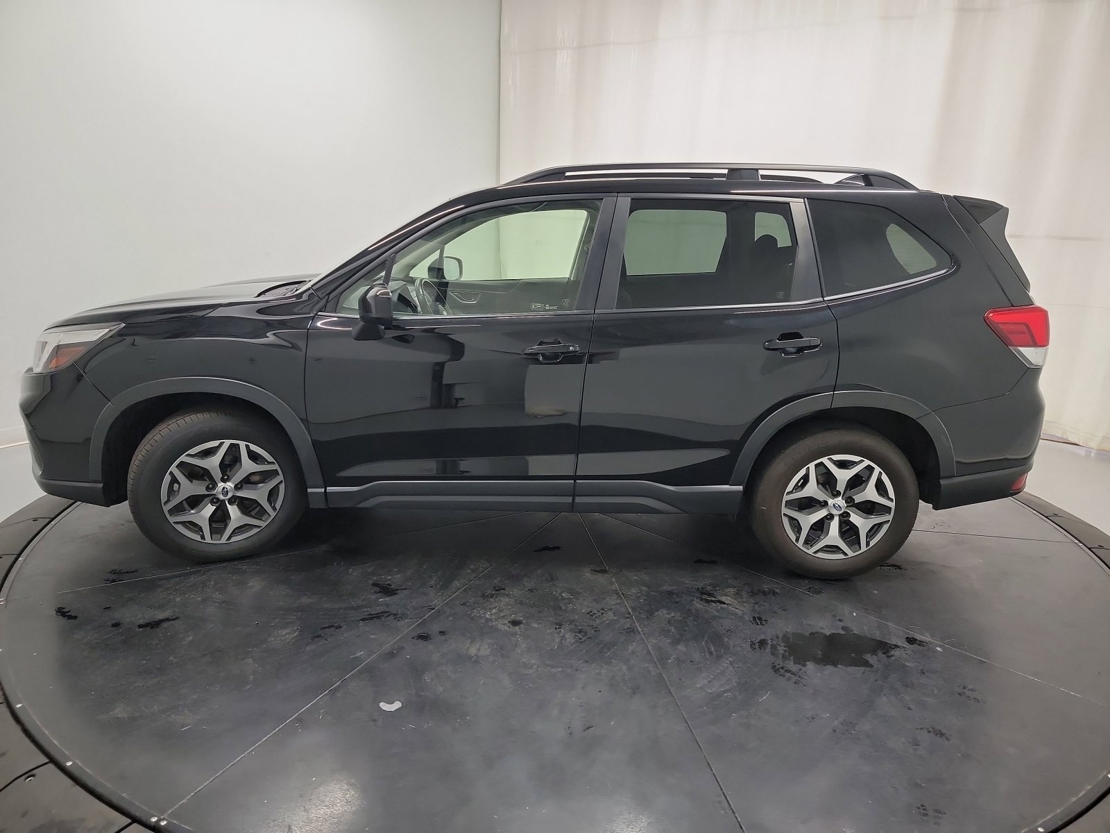 Used 2019 Subaru Forester Premium image 4