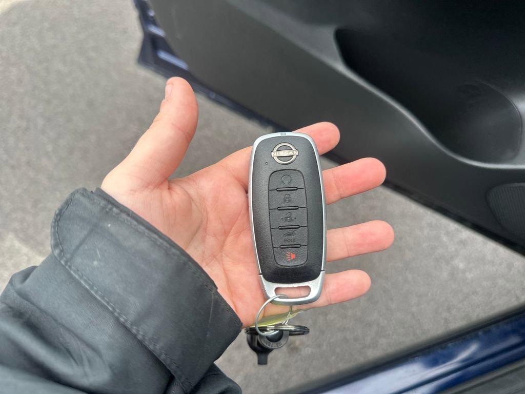 Used 2024 Nissan Rogue SV image 27