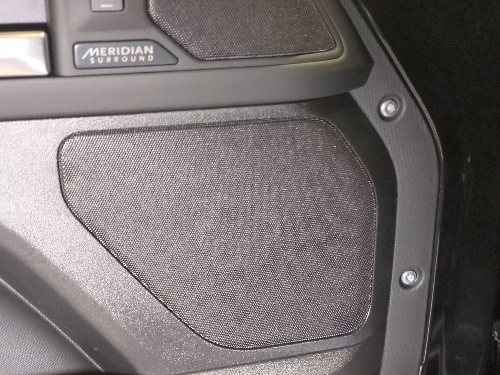 New 2026 Land Rover Defender 110 X-Dynamic SE image 13