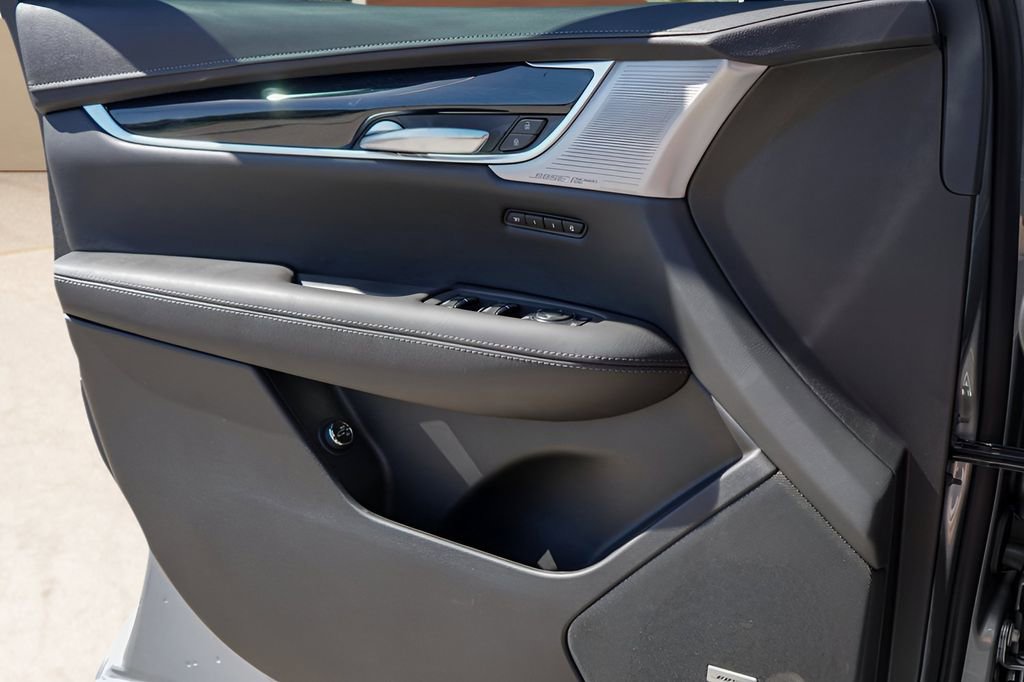 New 2026 Cadillac XT5 Premium Luxury w/ LPO, ONYX Package image 17