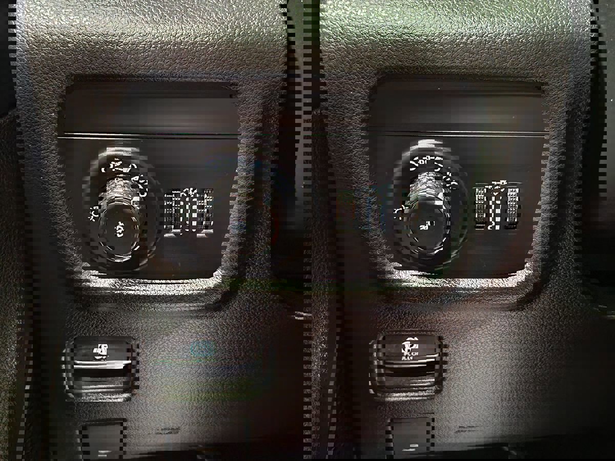 Used 2023 Jeep Grand Cherokee Limited w/ Luxury Tech Group II image 44