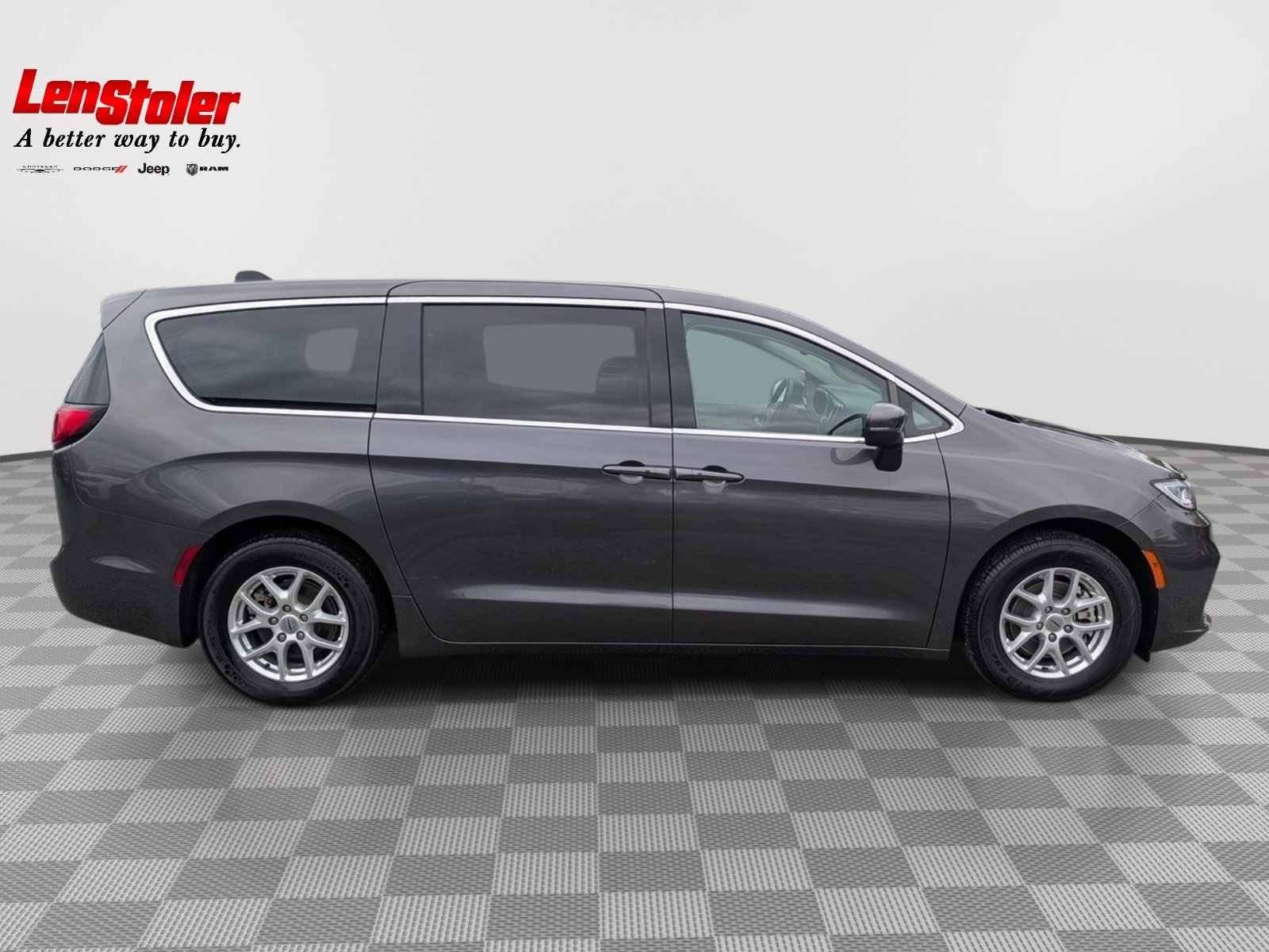 Used 2023 Chrysler Pacifica Touring-L FWD image 6