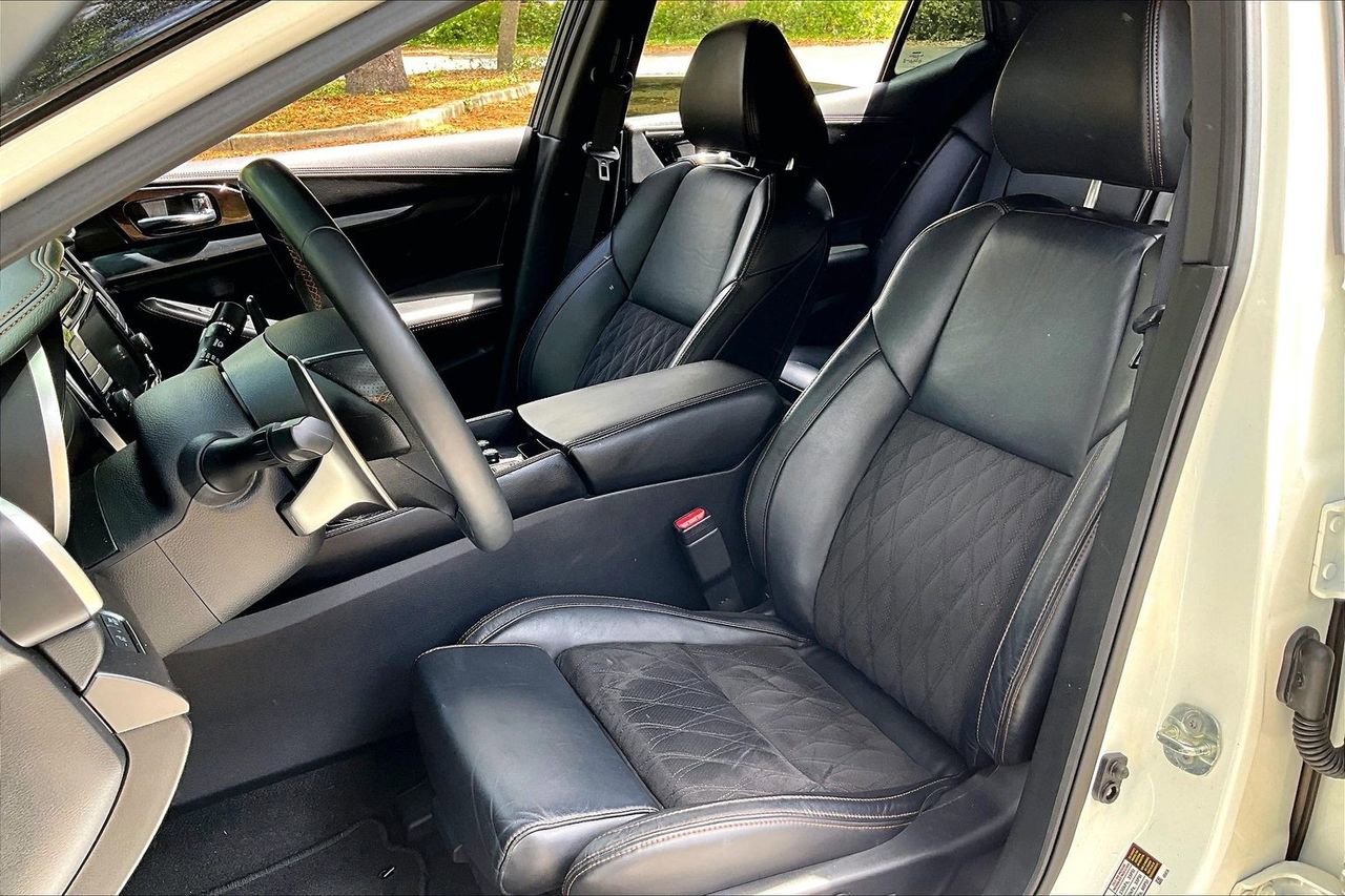 Used 2023 Nissan Maxima SR w/ Sport Mat Group FWD image 18