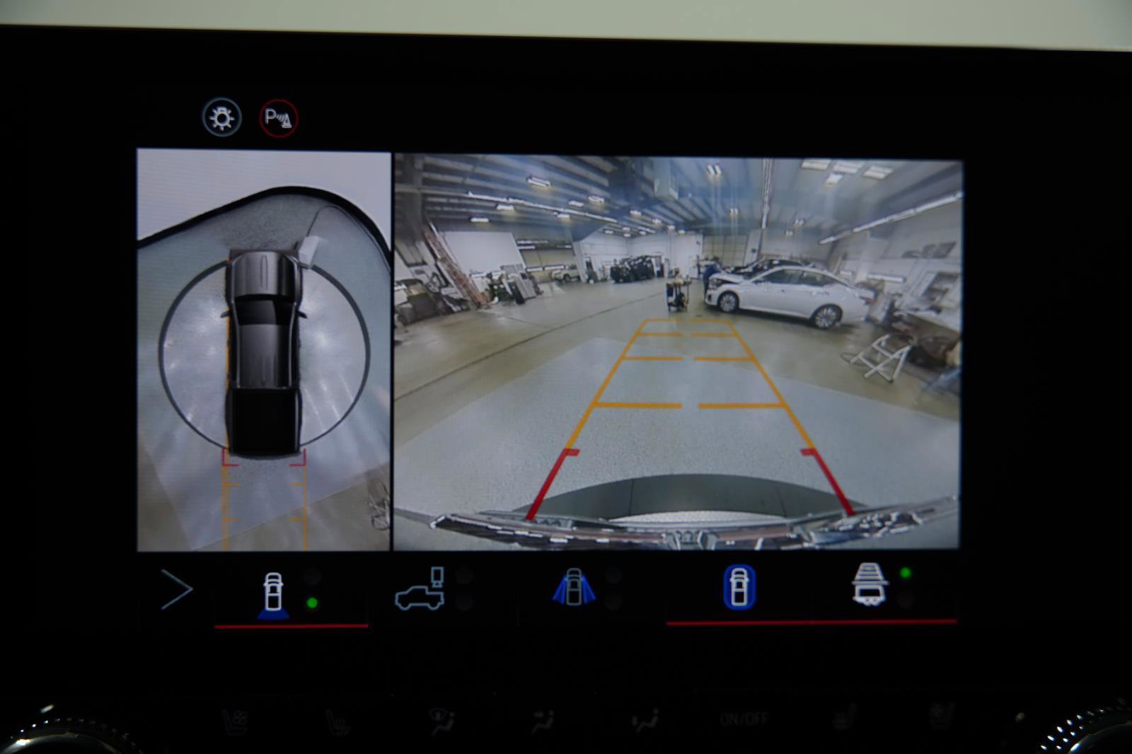 Used 2025 GMC Canyon Denali image 33