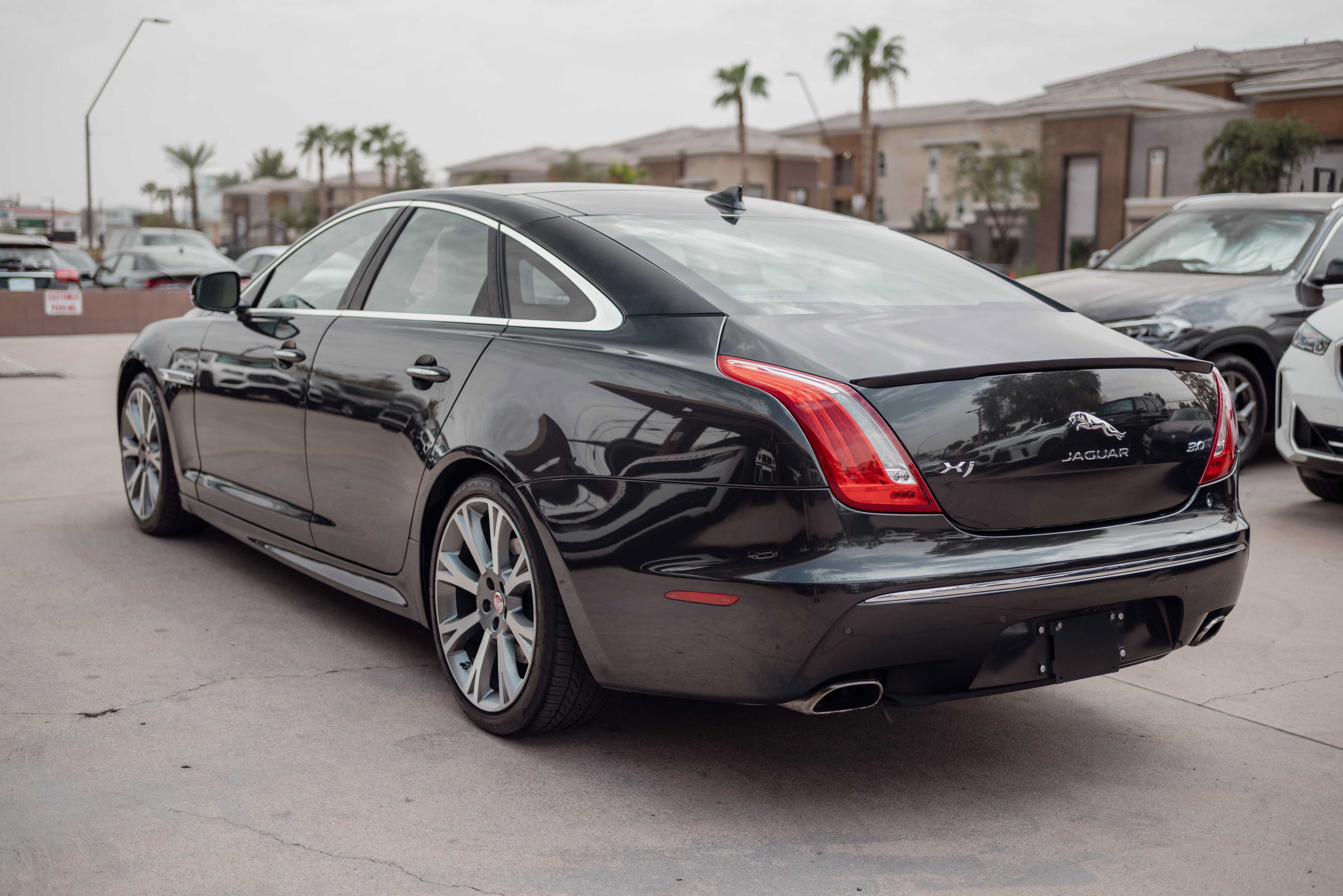 Used 2015 Jaguar XJ RWD image 5