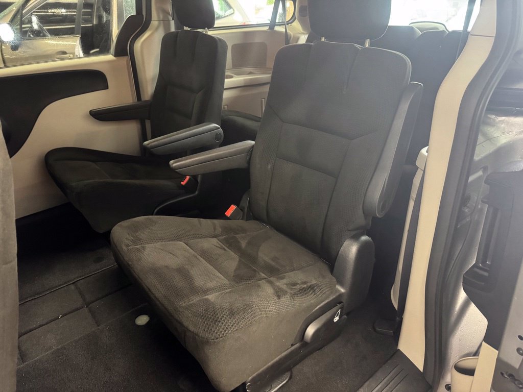 Used 2015 Dodge Grand Caravan SE FWD image 34