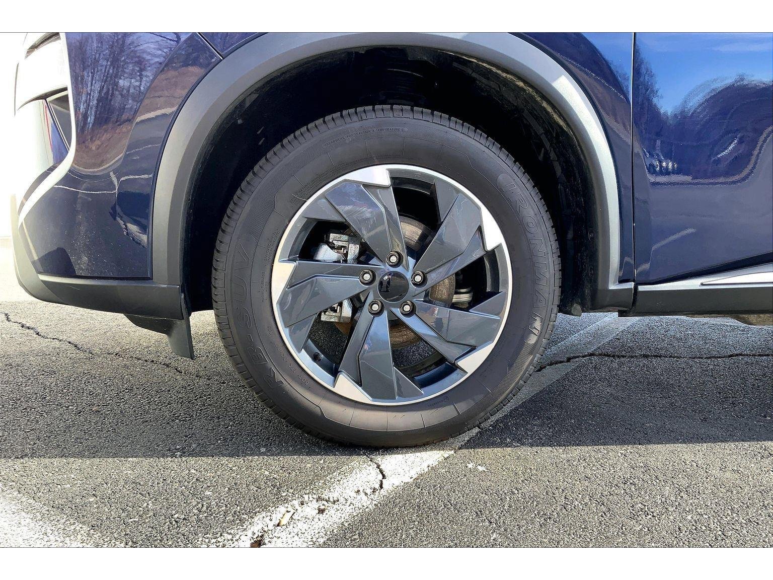 Used 2025 Nissan Rogue SV image 9