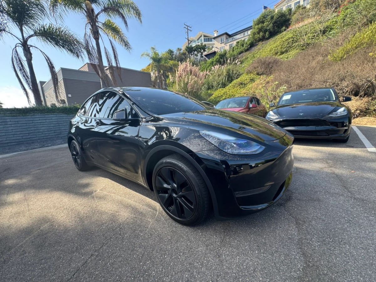 Used 2025 Tesla Model Y Long Range RWD image 3