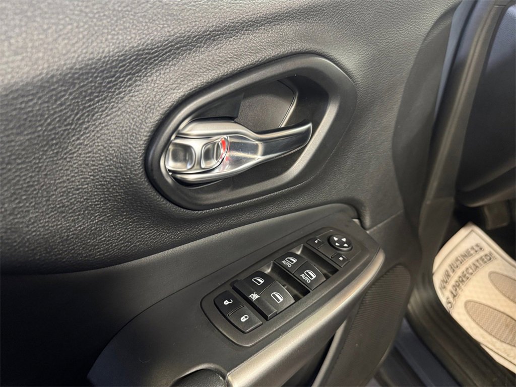 Used 2021 Jeep Cherokee Latitude Lux 80th Anniv w/ Quick Order Package 26U 80TH image 14