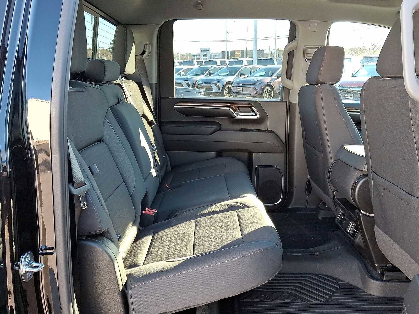 Used 2025 Chevrolet Silverado 2500 LT w/ Convenience Package image 32