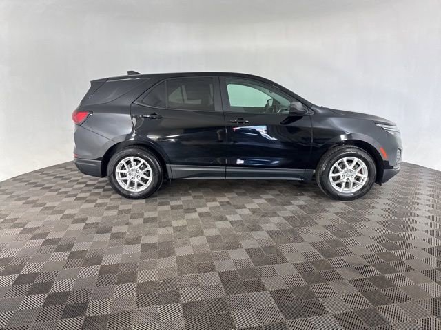 Used 2023 Chevrolet Equinox LS AWD/4WD image 4