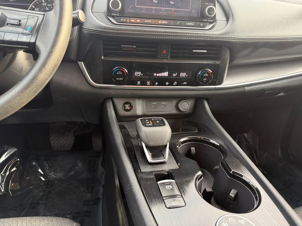 Used 2024 Nissan Rogue SV image 11