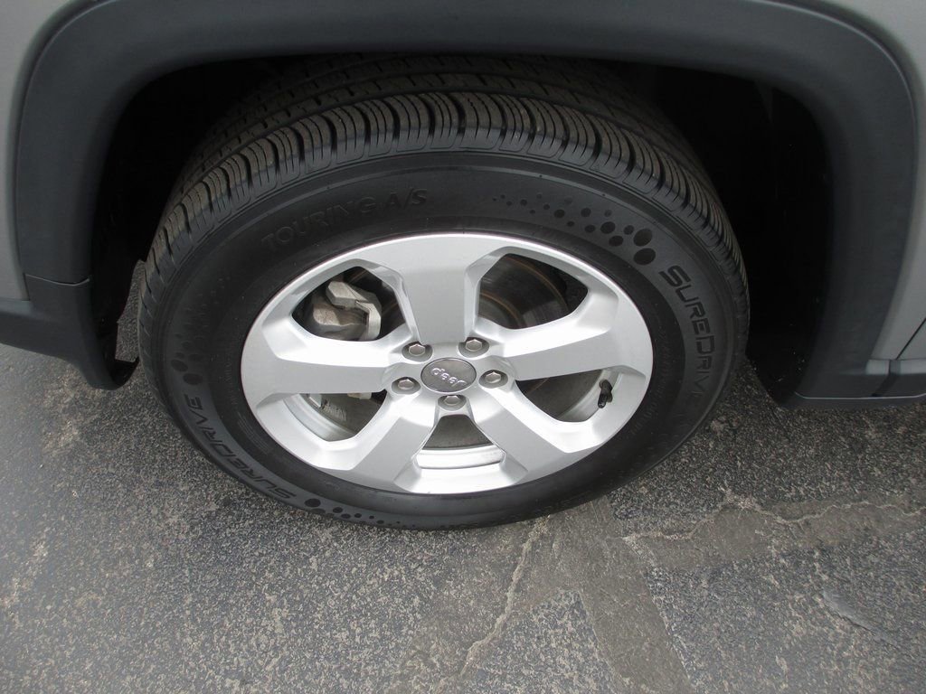 Used 2019 Jeep Compass Latitude image 13