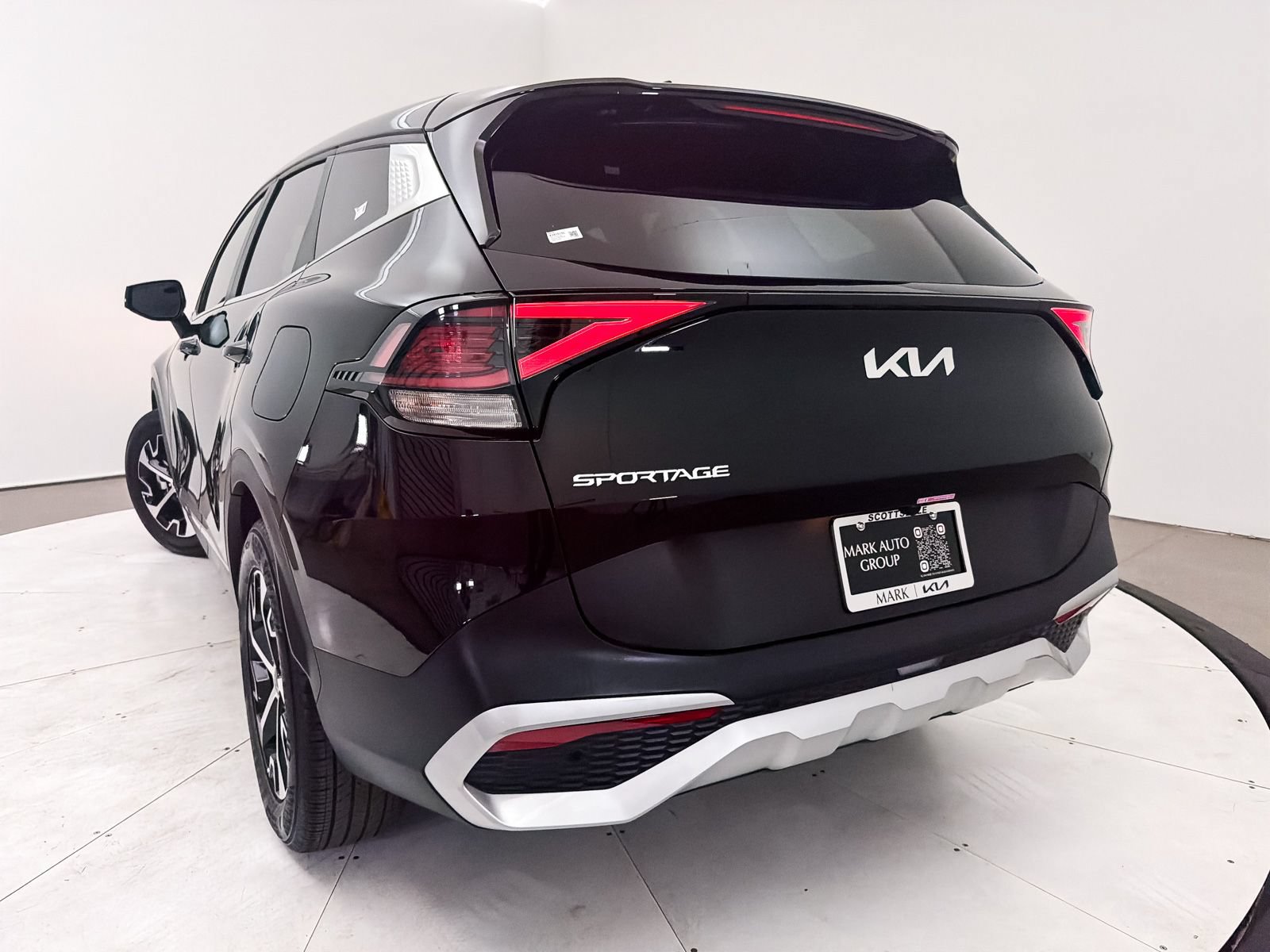 Certified 2025 Kia Sportage EX FWD image 9