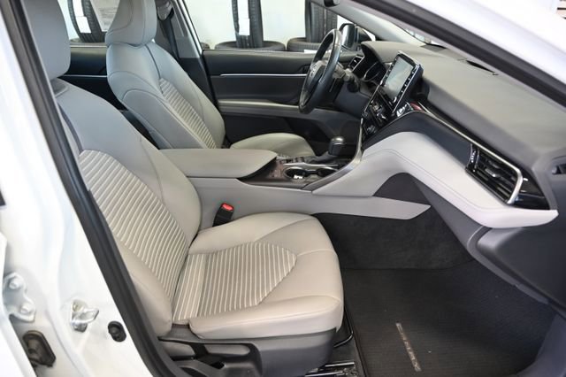 Used 2023 Toyota Camry SE w/ Cold Weather Package image 11