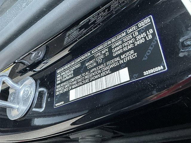 Certified 2025 Volvo XC40 B5 Plus image 30