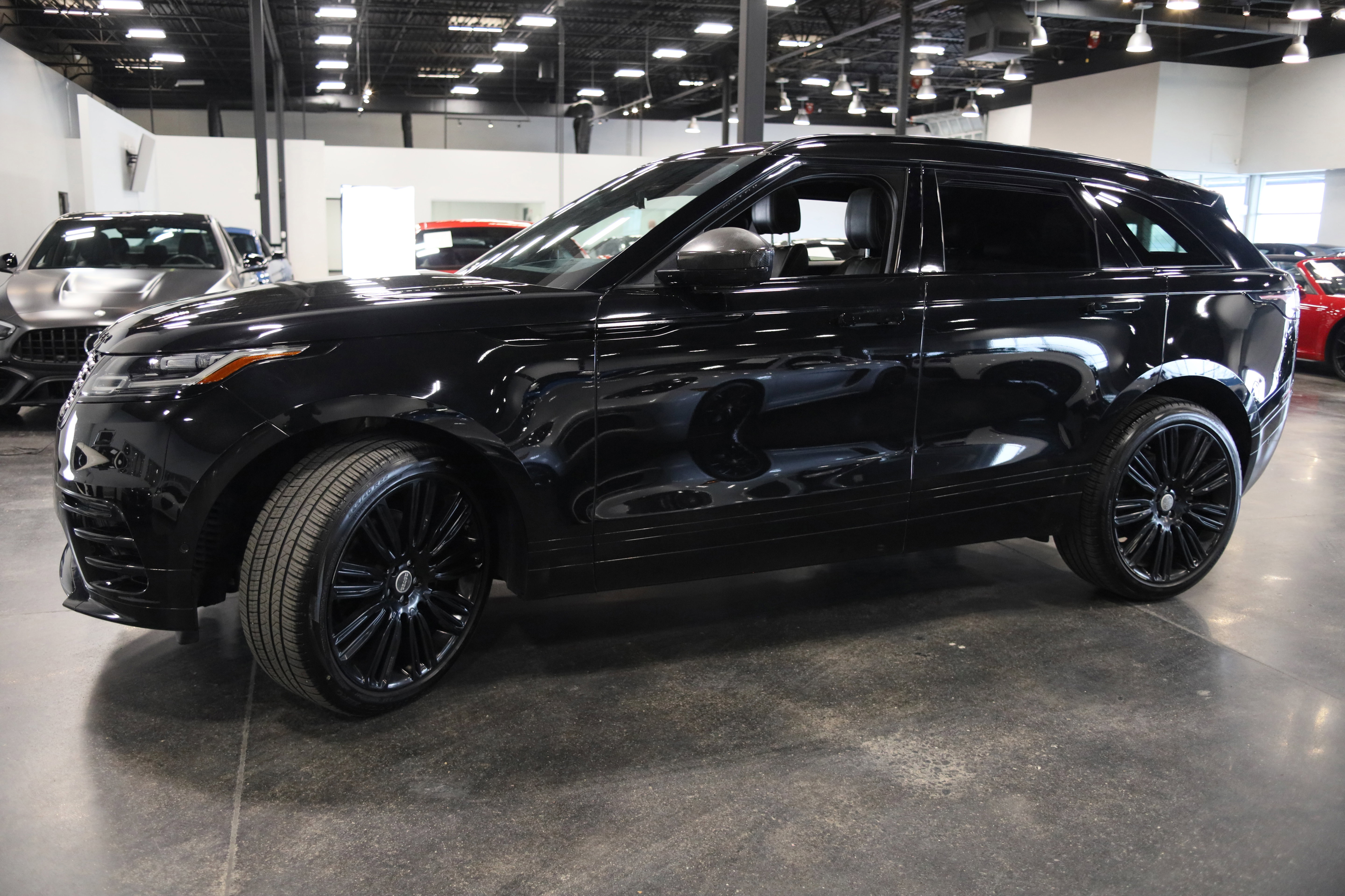 Used 2019 Land Rover Range Rover Velar R-Dynamic SE image 9