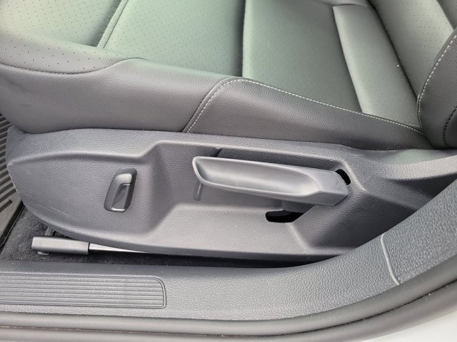 Used 2021 Volkswagen Golf 4-Door image 19