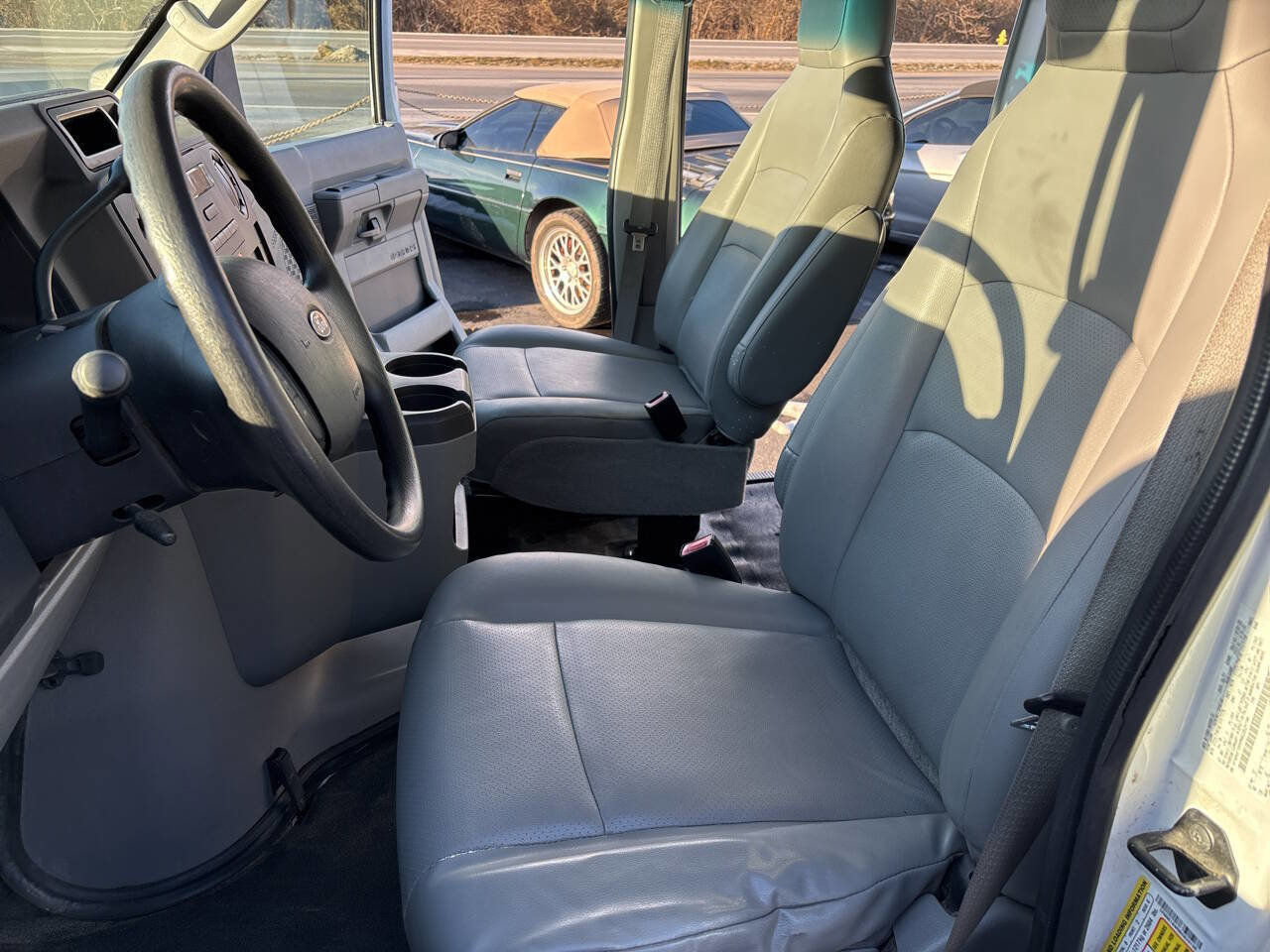 Used 2011 Ford E-150 and Econoline 150 Wagon w/ PWR Windows & Locks Group image 15