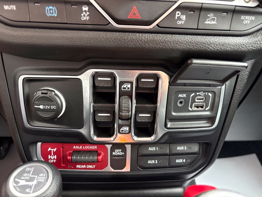 Used 2024 Jeep Wrangler Unlimited AWD/4WD image 23