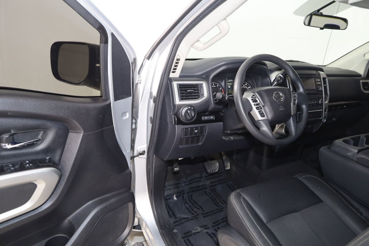 Used 2017 Nissan Titan SV AWD/4WD image 41