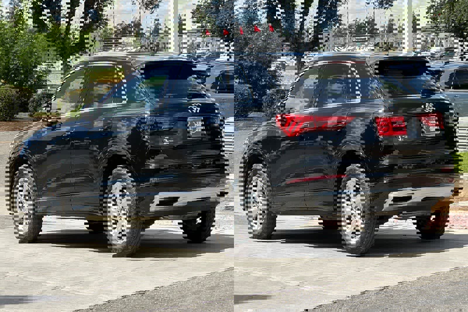 Used 2022 Audi Q3 2.0T Premium w/ Convenience Package image 7