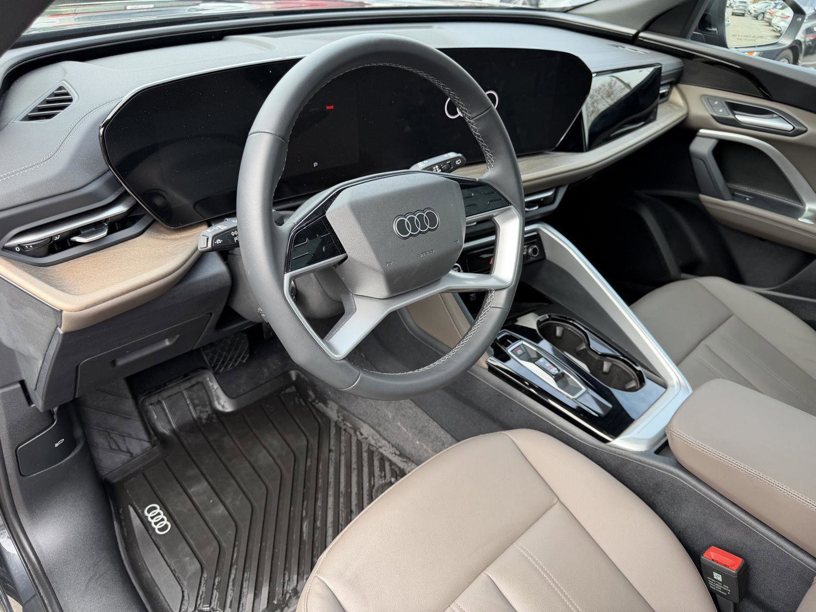 Used 2025 Audi Q5 Premium w/ Convenience Package image 13